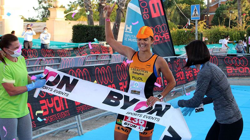 Mikel Ugarte y María Pujol se imponen en el Triatlón de Islantilla
