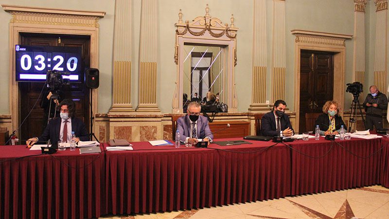 Aprobada la exención del pago de la tasa de veladores hasta junio y ayudas de 500 euros para los taxistas, entre otras