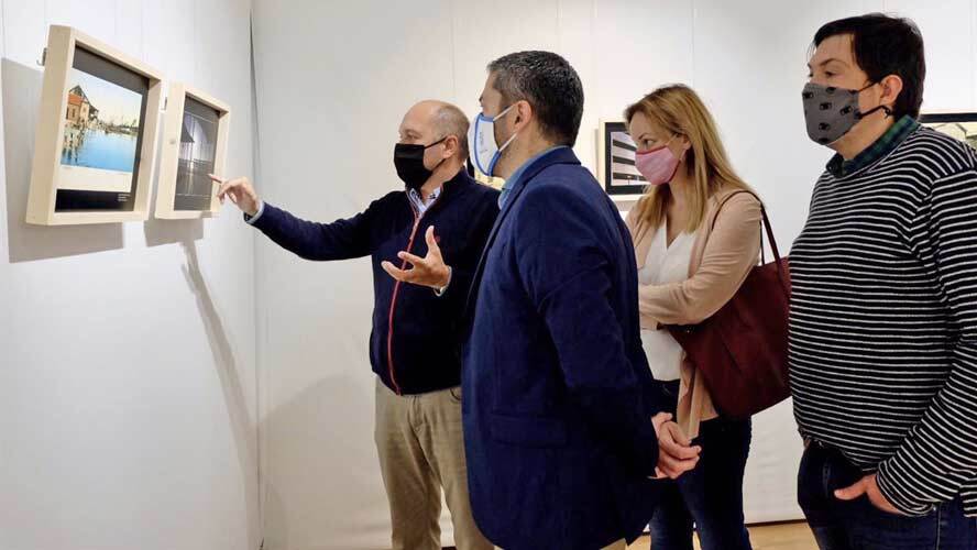 El Centro de la Comunicación Jesús Hermida acoge la exposición fotográfica ‘El Barrio de Pescadería. Una mirada al Puerto’