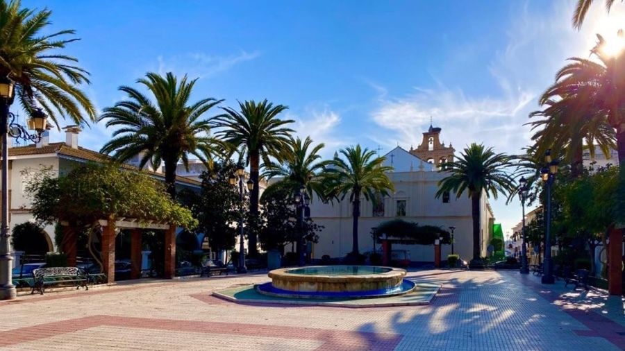 Lepe suspende todas las actividades municipales, cierra parques y refuerza la desinfección