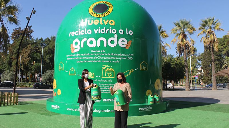Huelva recibe el contenedor de reciclaje de vidrio más grande del mundo... aunque es la provincia andaluza que menos recicla