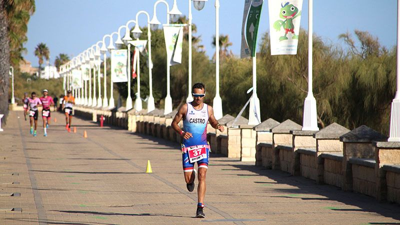 Mikel Ugarte y María Pujol se imponen en el Triatlón de Islantilla