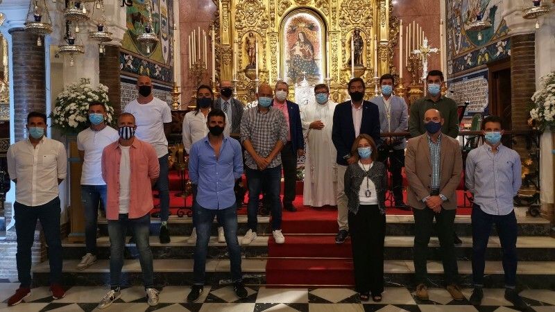 Atípica ofrenda floral del Decano a la Virgen de la Cinta