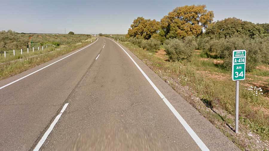 Dos muertos y un herido en una colisión en la carretera entre Hinojos y Pilas