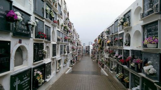 Las visitas al cementerio este puente de Todos los Santos: de cuatro en cuatro y de media hora de duración