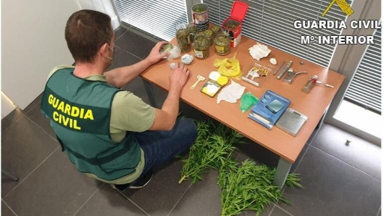 Desarticulan dos puntos de venta de droga en Aracena que abastecían a los consumidores durante el estado de alarma