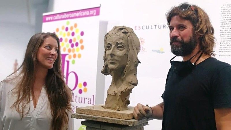 El OCIb clausura su exposición ‘(Es)cultura liberada’ con un busto de Argentina
