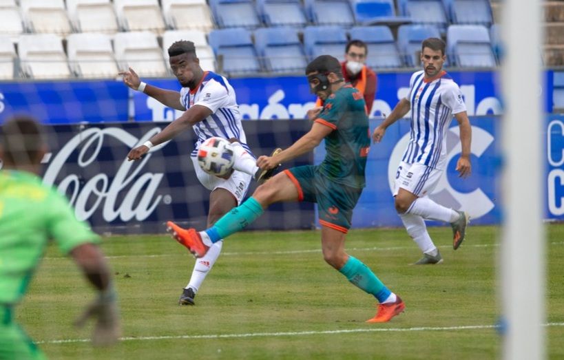 A la lona con el primer golpe (0-1)