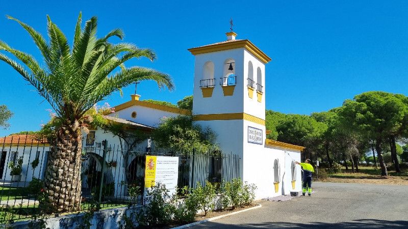 Aljaraque realiza labores de mejora en su cementerio de cara a Todos los Santos