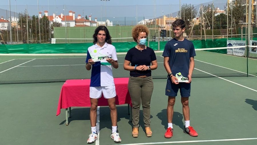 Elena Morales y Carlos Díaz ganan el Campeonato de Andalucía Sub 15 en El Portil