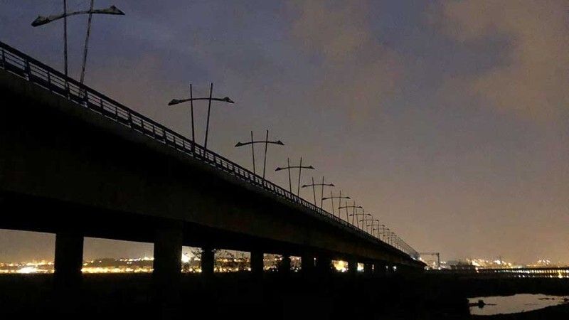 Fomento anuncia sin fecha la licitación de la iluminación del puente del Odiel