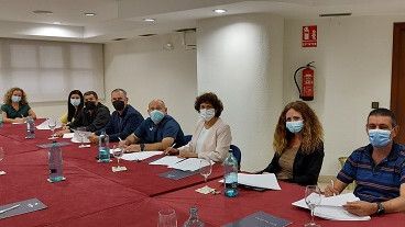 Acusan a UGT de 'vender' al personal de limpieza del Juan Ramón Jiménez