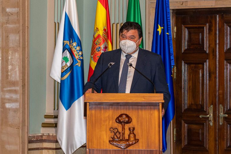 El alcalde se compromete a exigir al Gobierno y la Junta las infraestructuras para Huelva