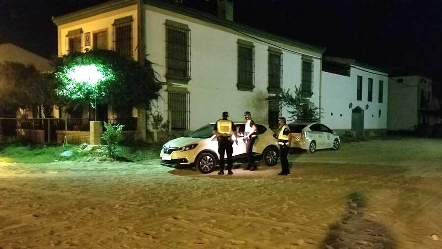 Desalojan dos locales en El Rocío esta madrugada, uno de ellos a puerta cerrada