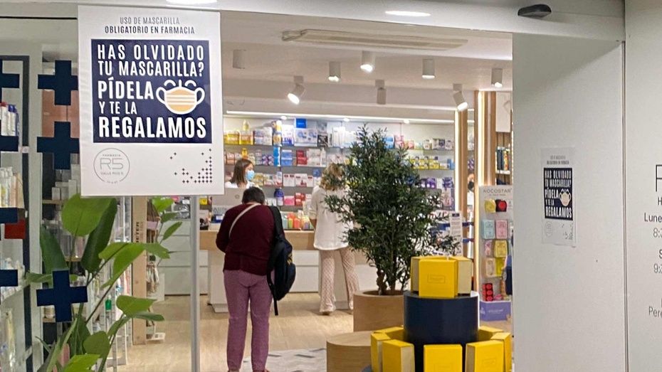 El runrún: La farmacia que regala mascarillas