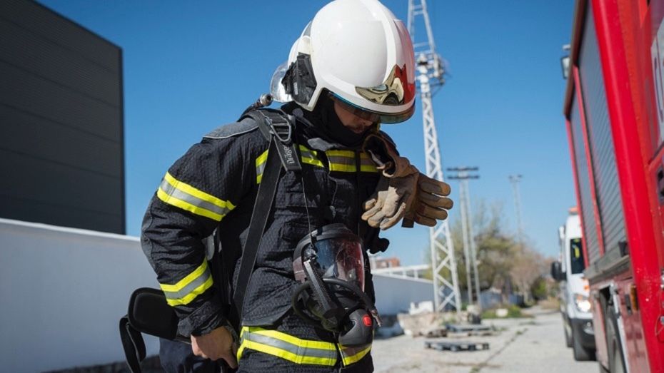 Evacuada una mujer de 85 años tras incendiarse su vivienda en Santa Marta