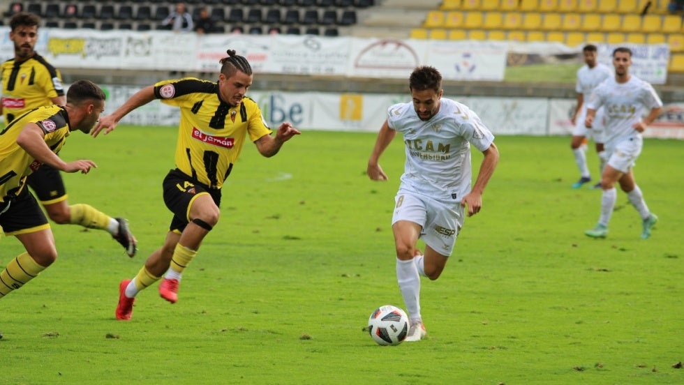 El UCAM Murcia completa una semana para olvidar del San Roque de Lepe (1-2)