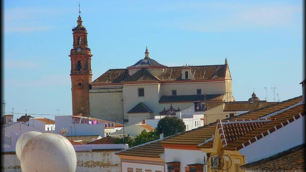 Ingresa en la UCI una mujer de Manzanilla después de que su marido le asestara presuntamente varias puñaladas