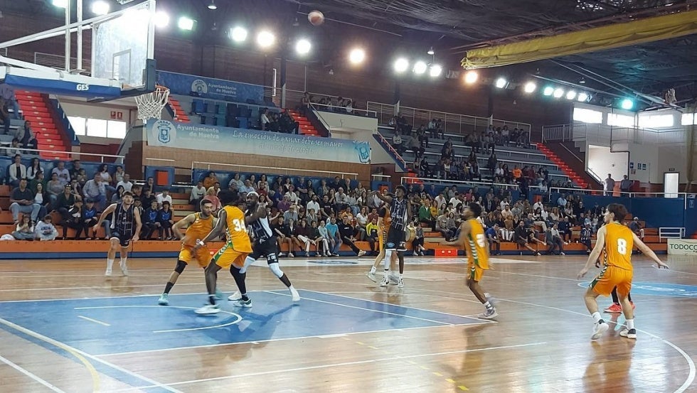 Victoria superlativa del Huelva Comercio (102-58)