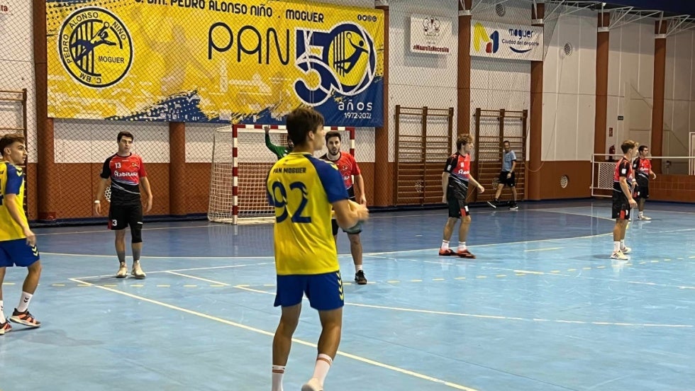 El PAN Moguer encaja su primera derrota en Córdoba (25-22)