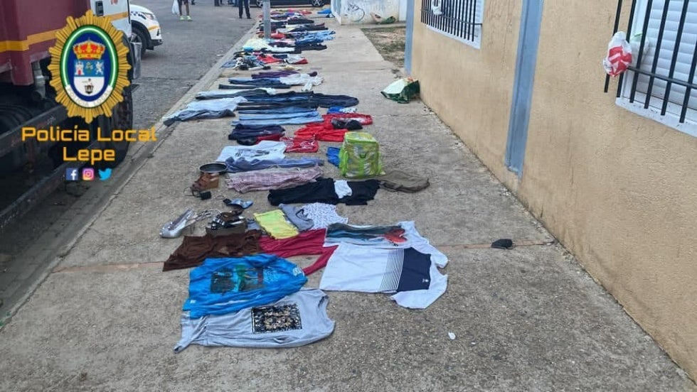 La Policía Local de Lepe pone varias multas por alcoholemia y drogas e intensifica la vigilancia con la venta ambulante de ropa usada en el mercadillo