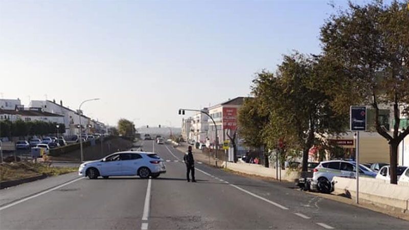 Herido grave el conductor de una motocicleta tras colisionar con un turismo en Lepe