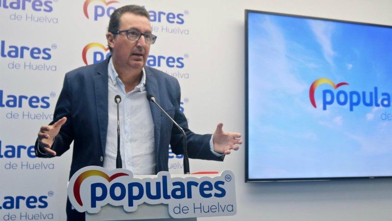 Manuel Andrés González no entra al trapo con Juan José Cortés y le dice que en el partido 'todo el mundo suma'