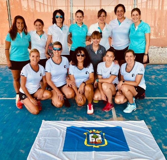 Una máquina de ganar con quince mujeres