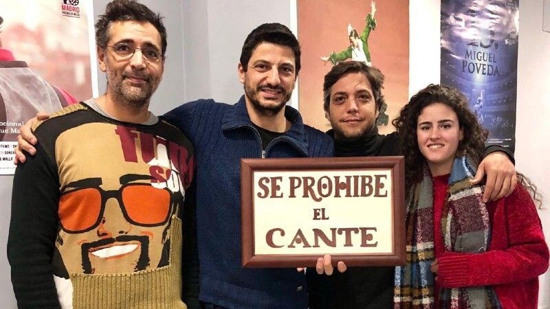 Paco Ortiz propone un enriquecedor viaje por peñas flamencas en ‘Se prohibe el cante’