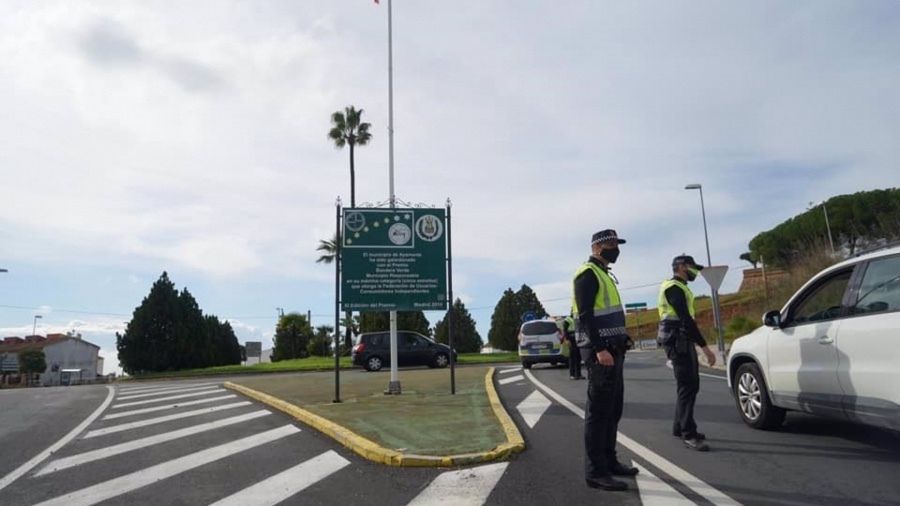 Ayamonte cierra al tráfico dos de los accesos de entrada y salida al municipio