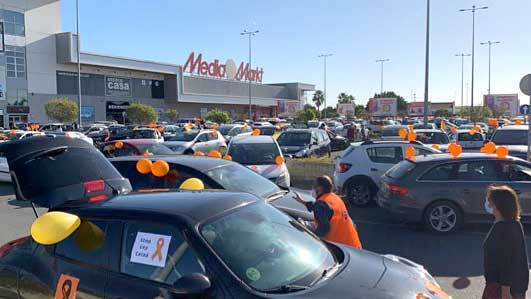 Cientos de vehículos toman las calles de la capital para mostrar su rechazo a la Ley Celaá