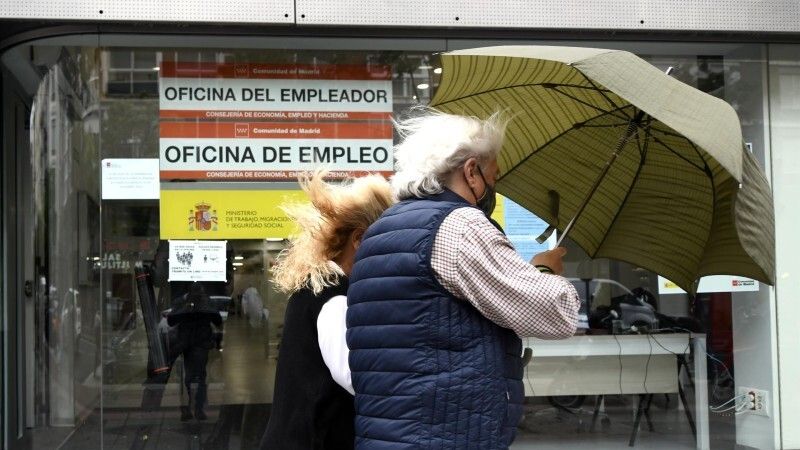 Los parados que hayan agotado sus prestaciones podrán solicitar a partir de este viernes el nuevo subsidio de 430 euros mensuales