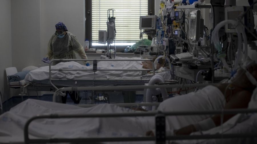 Andalucía supera el pico de hospitalizados por coronavirus registrado en marzo