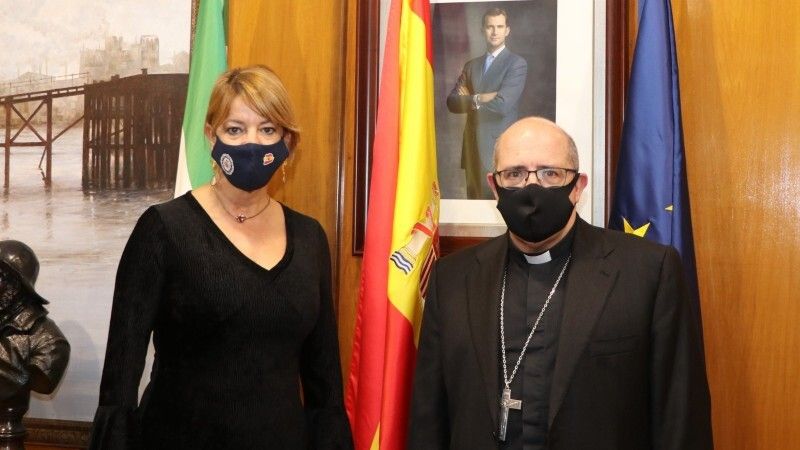 Encuentro de la presidenta de la Autoridad Portuaria y el obispo de Huelva