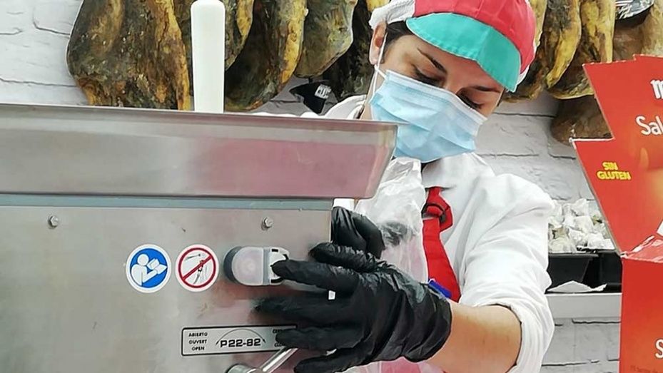 Comienzan sus prácticas en supermercados los 10 jóvenes becados por la Diputación