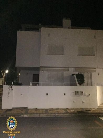 Detienen a tres ladrones en pleno robo en una vivienda de La Antilla
