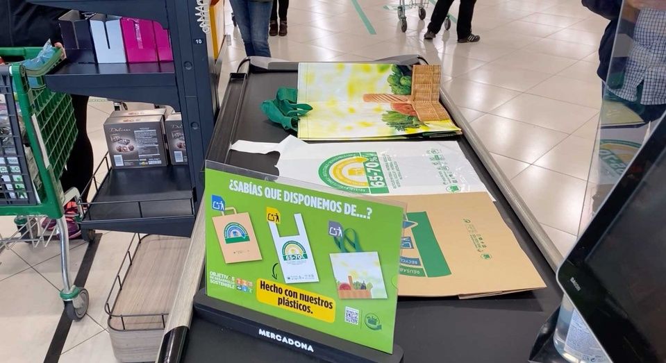 Mercadona implanta en Lepe su estrategia para cuidar el planeta e invita a sus clientes a sumarse a ella