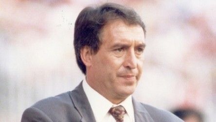 La peña sevillista Ciudad del Decano rinde homenaje a Julián Rubio