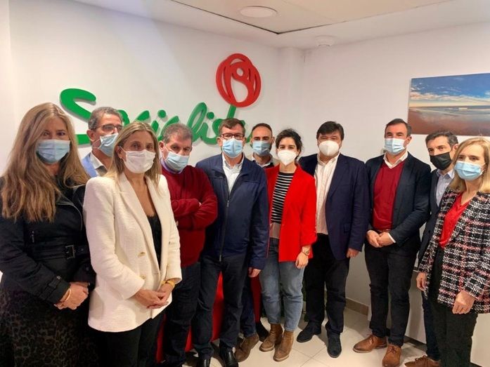 Espadas no mueve 'ni una ceja' en el cara a cara entre Limón y Cruz por la secretaría provincial del PSOE
