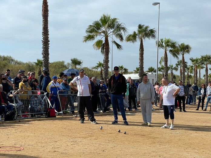 Los mejores jugadores internacionales de petanca se dan cita en Isla Cristina