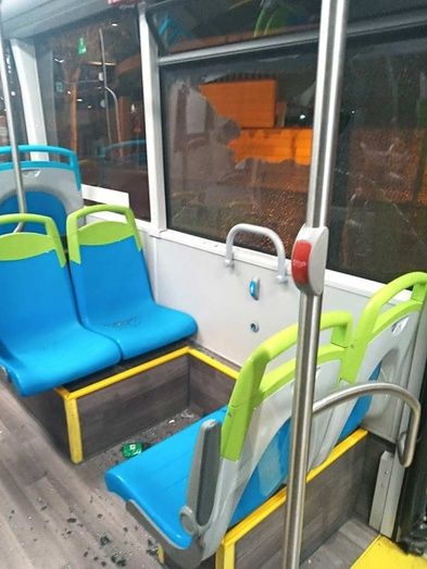 Herida una mujer al apedrear unos desconocidos un autobús de Emtusa