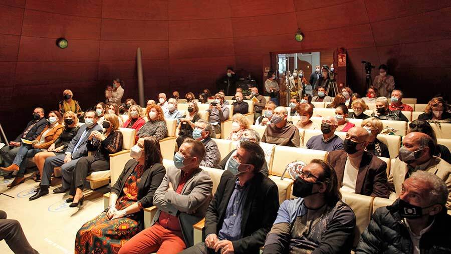 'Huelva y sus Fotógrafos' entrega los premios 'Carrete' en la gala de su décimo aniversario
