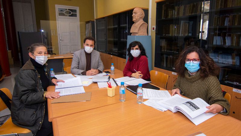 Un estudio sobre la historia de las hermandades en Huelva gana el Premio Diego Díaz Hierro