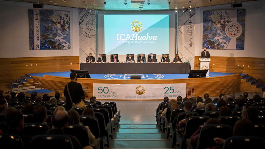 El Colegio de Abogados homenajea a los profesionales que cumplen 25 y 50 años como colegiados
