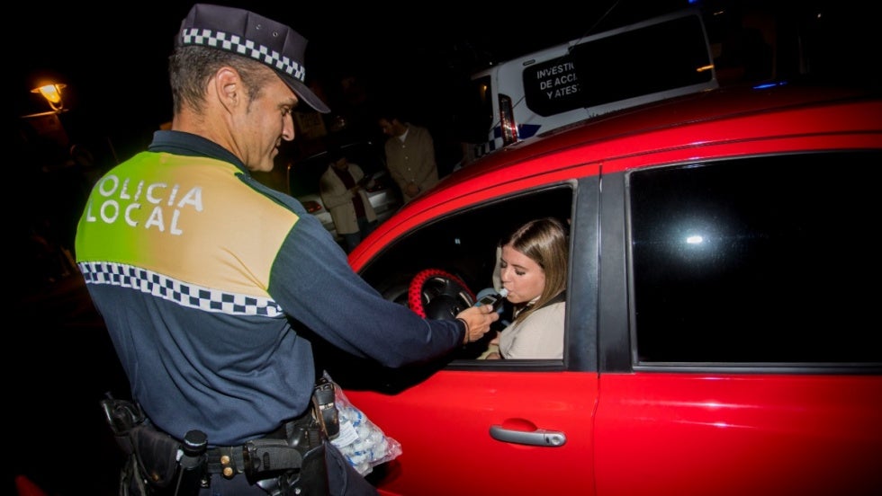 Premian a 39  jóvenes con cheques para carburante por conducir con tasa de alcohol 0,0