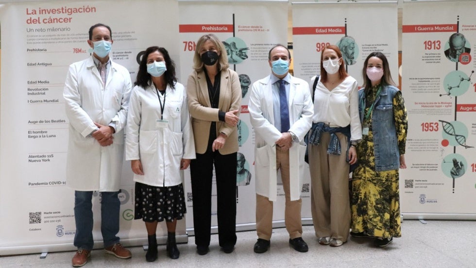 La AECC ofrece en Huelva una exposición de la investigación en cáncer