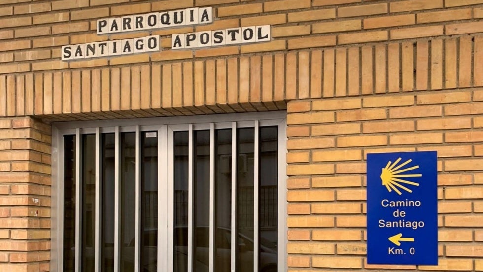 Denuncian la “profanación” de la parroquia de Santiago Apóstol con actos vandálicos