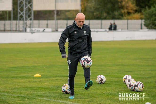 Cómo es y qué tal le va en la liga al Burgos, rival copero del Recre