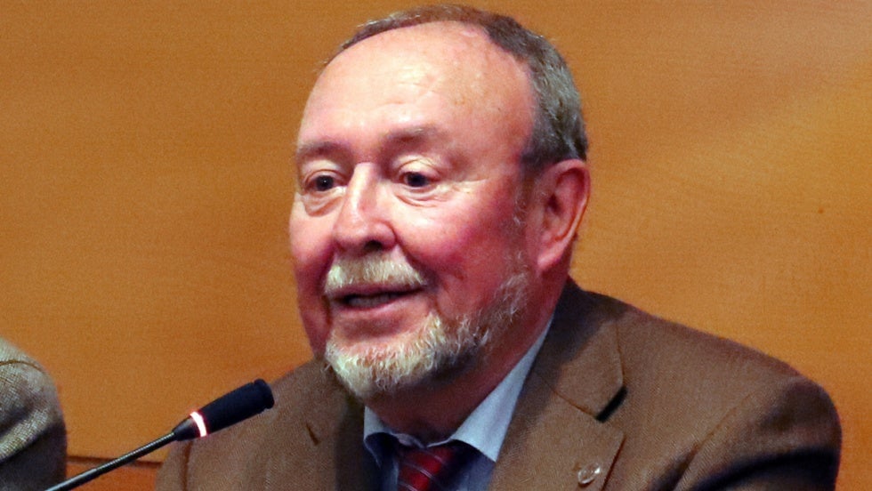 Luto oficial en Moguer por el exalcalde Paco Díaz Olivares