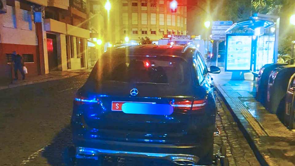Noche de viernes en la capital con alcohol, hachís y una matrícula ilegal